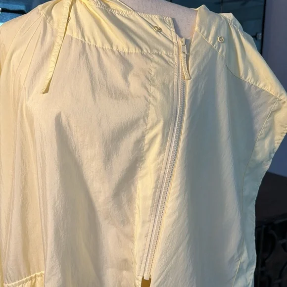 Uniqlo U packable yellow over sized hooded rain poncho. - Picture 7 of 14